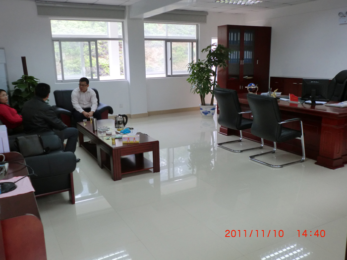 ���ڽֵ�����ǰ칫��-ʵľ���̨