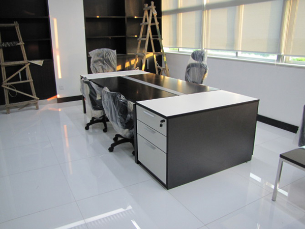 ���ϴ�˹adidas�칫��װ�޹��̰���